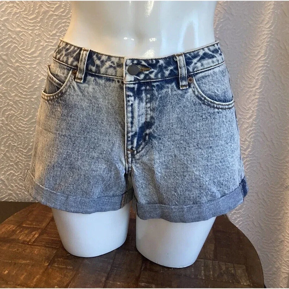 Volcom Women’s Jean Shorts Boyfriend Fit Stone Wash Denim Size 26